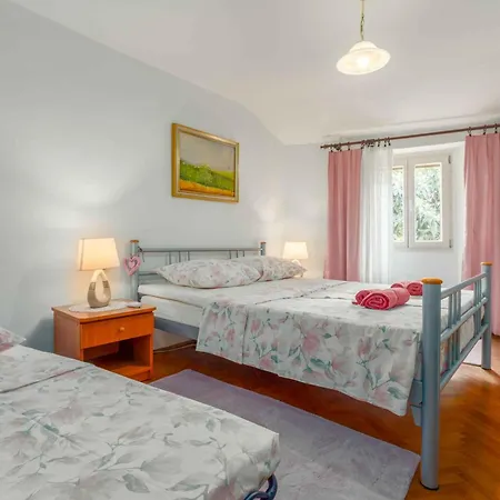 Apartment In Porec/istrien 9914 *